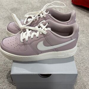 New with Box youth 6.5 Nike Low-Top Air Force’s  in Mauve with White Swoosh